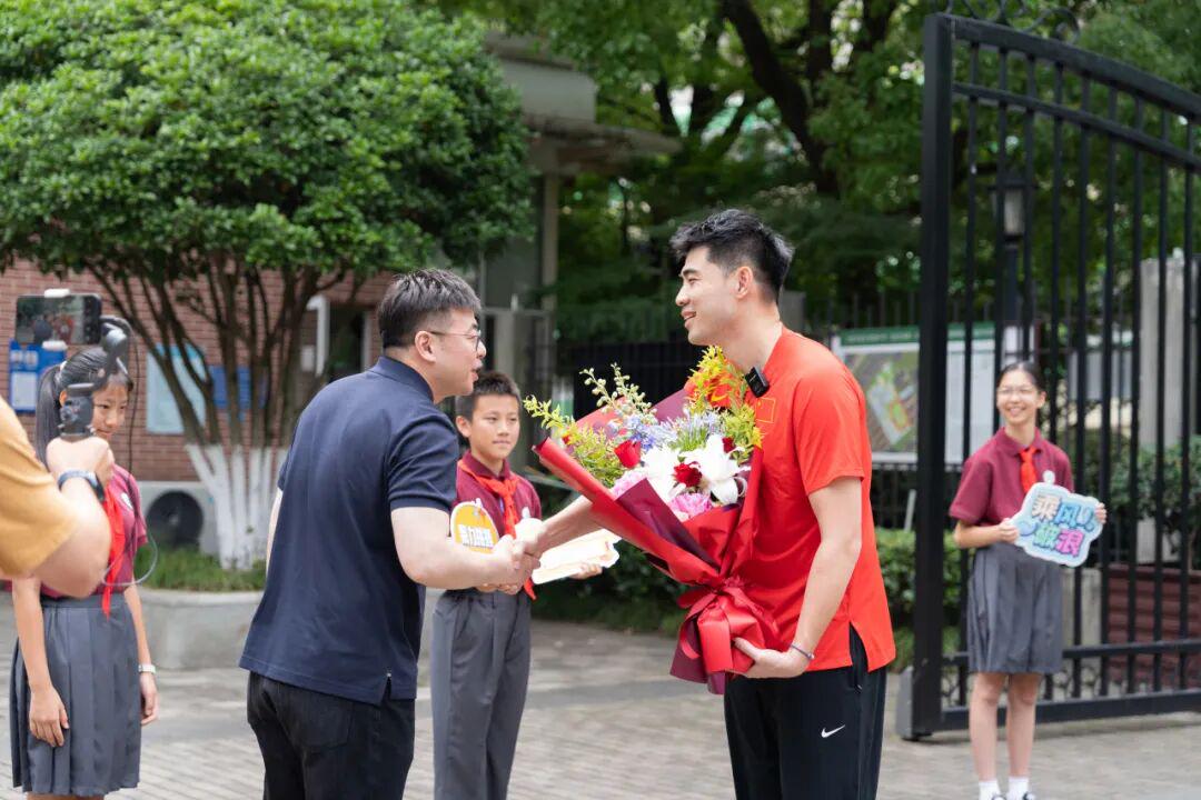 总决G5纽约现针对马刺球迷暴力